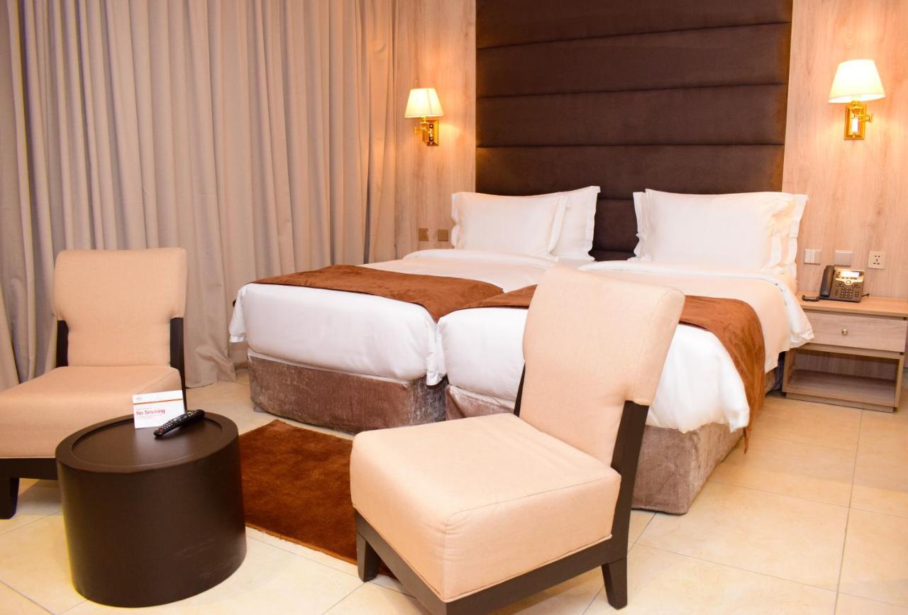 Monty Suites & Golf Uyo Extérieur photo