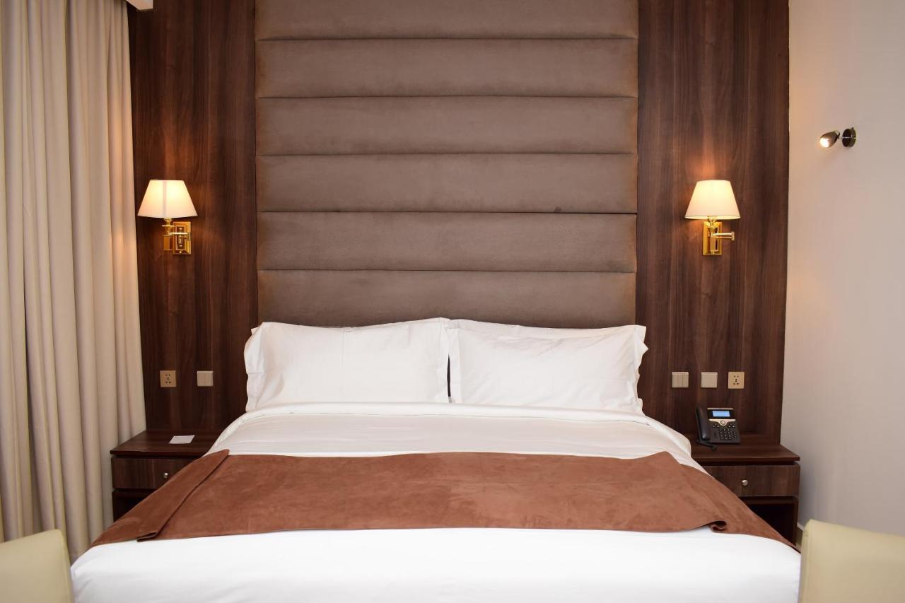 Monty Suites & Golf Uyo Extérieur photo