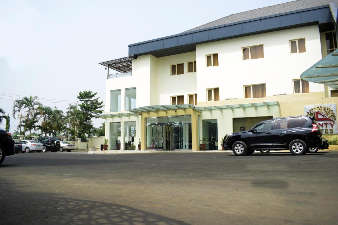 Monty Suites & Golf Uyo Extérieur photo